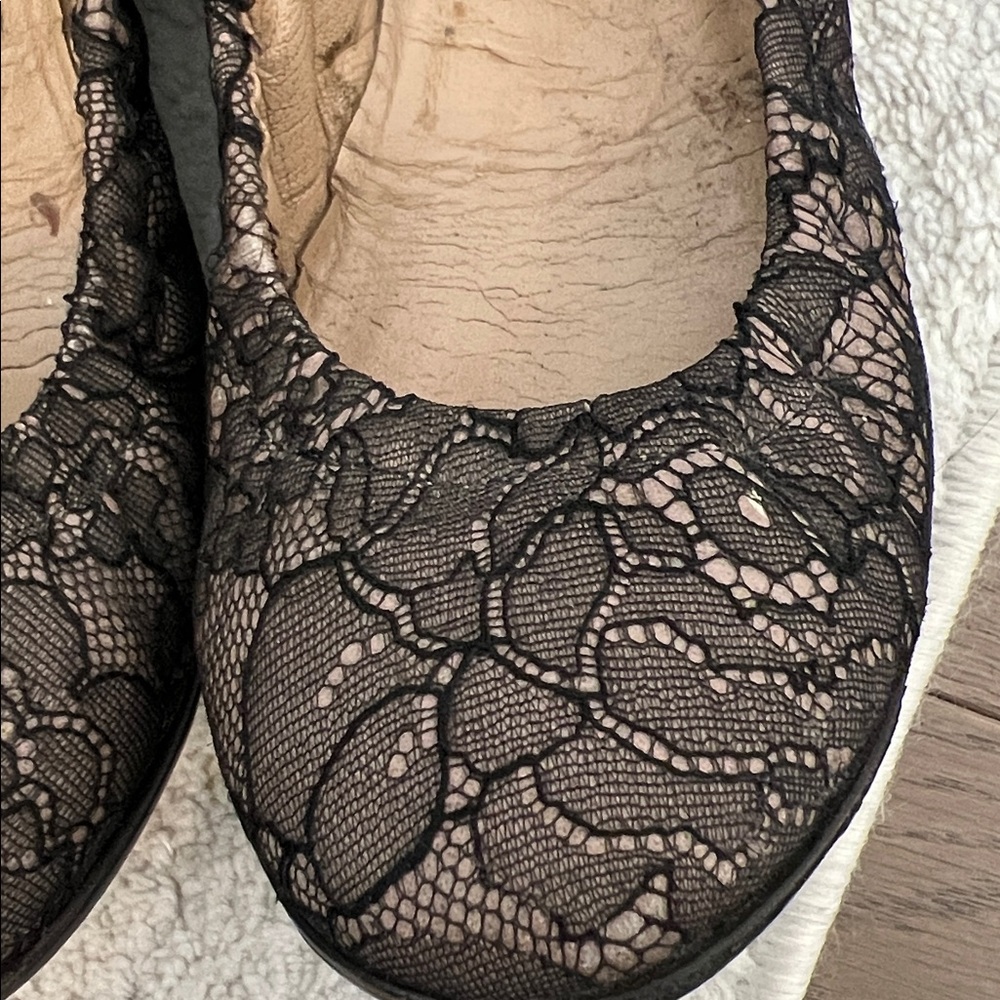 Valentino Black and Cream Lace Flats - Picture 3 of 5